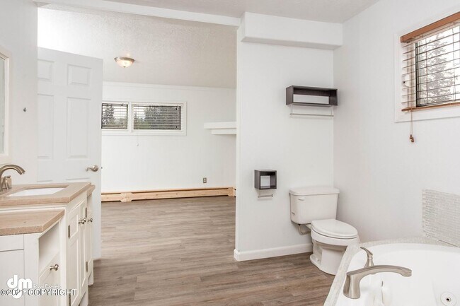 Building Photo - 2230 Candy Pl