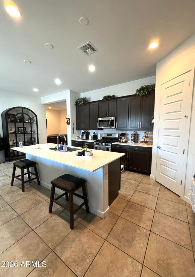 Building Photo - 9221 W Glenrosa Ave