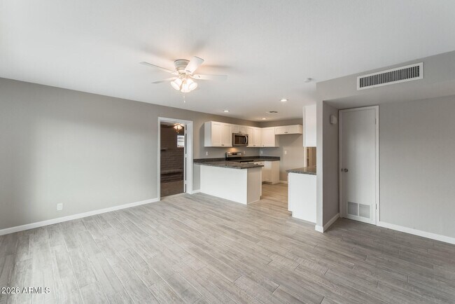 Building Photo - 3920 W Tuckey Ln