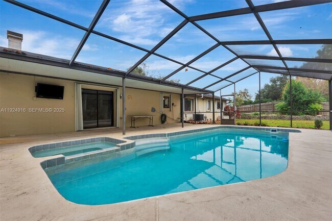 Building Photo - 168 Westwood Dr