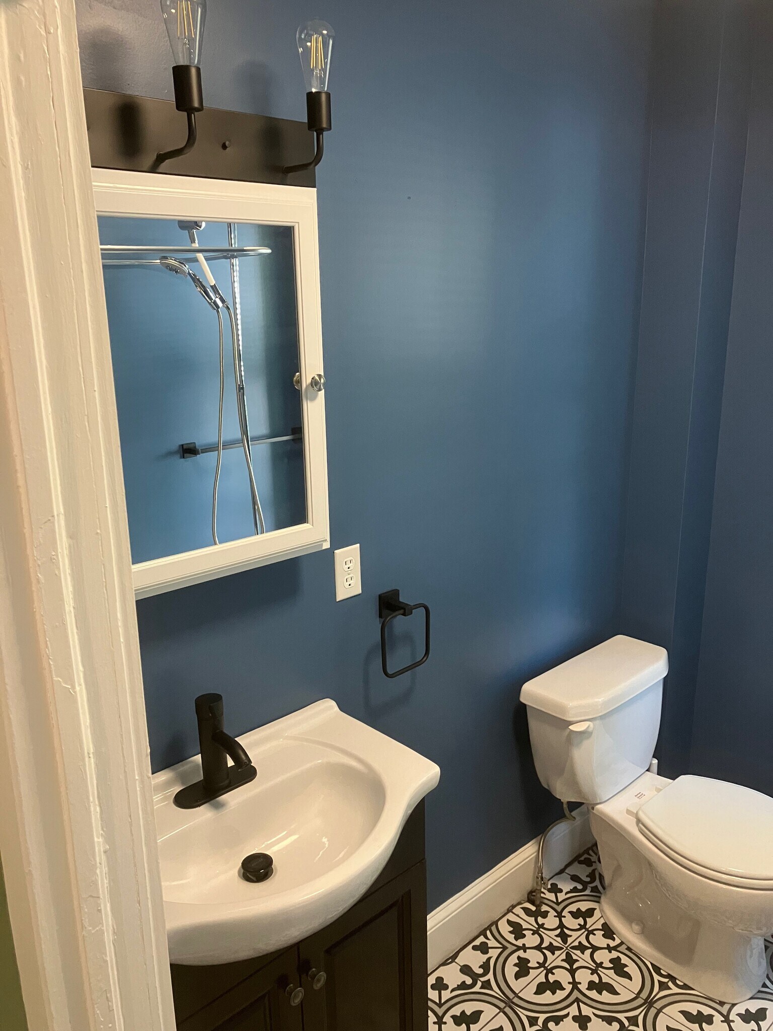 Building Photo - 1302 Hillside Ave