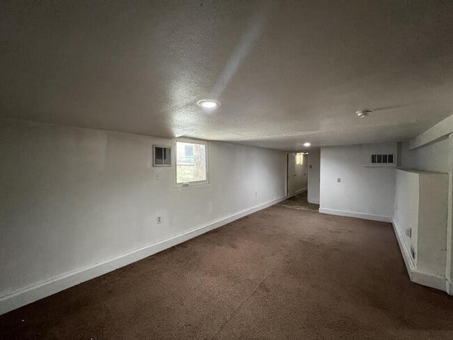Building Photo - 1110 E 200 S