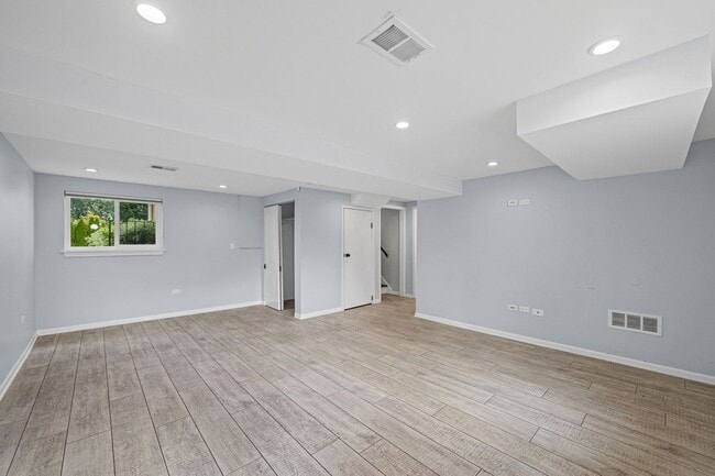 Building Photo - 230 Greenfield Dr