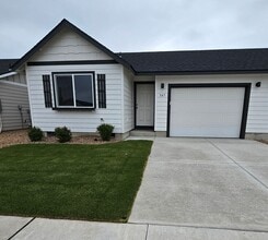 Building Photo - Open House Fri. 7/31, 11am-1pm and 4pm-6pm