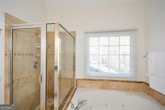 Building Photo - 305 Collegiate Dr