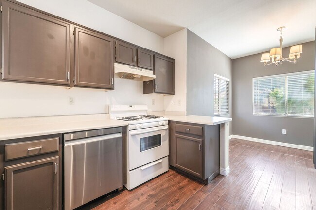 Building Photo - Stylish 3-Bedroom Condo in Silverado Ranch!