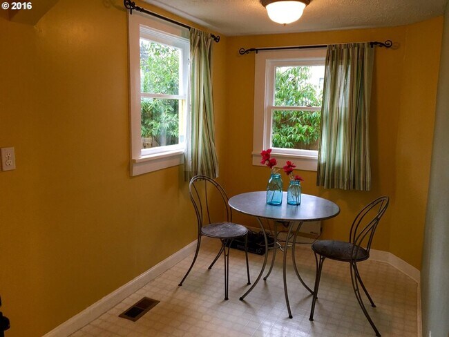 Building Photo - Beautiful 2 bedroom