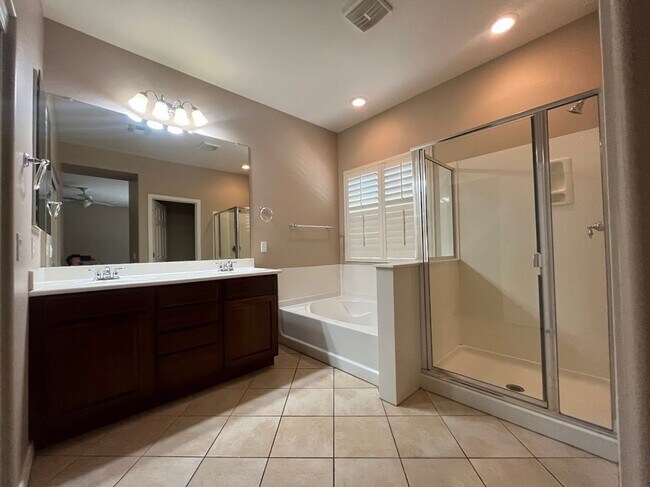 Building Photo - BEAUTIFUL 4 BEDROOM 2 BATHROOM HOME IN PEORIA