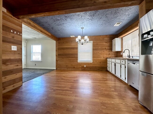 Building Photo - 4219 E 68th Terrace