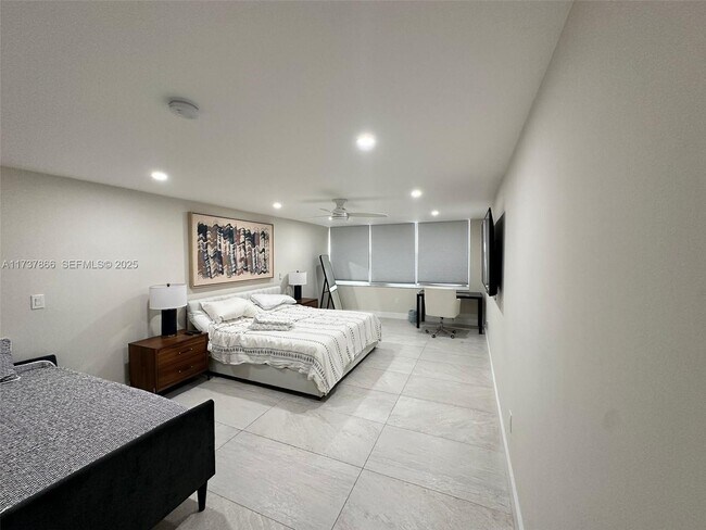 Building Photo - 2751 S Ocean Dr