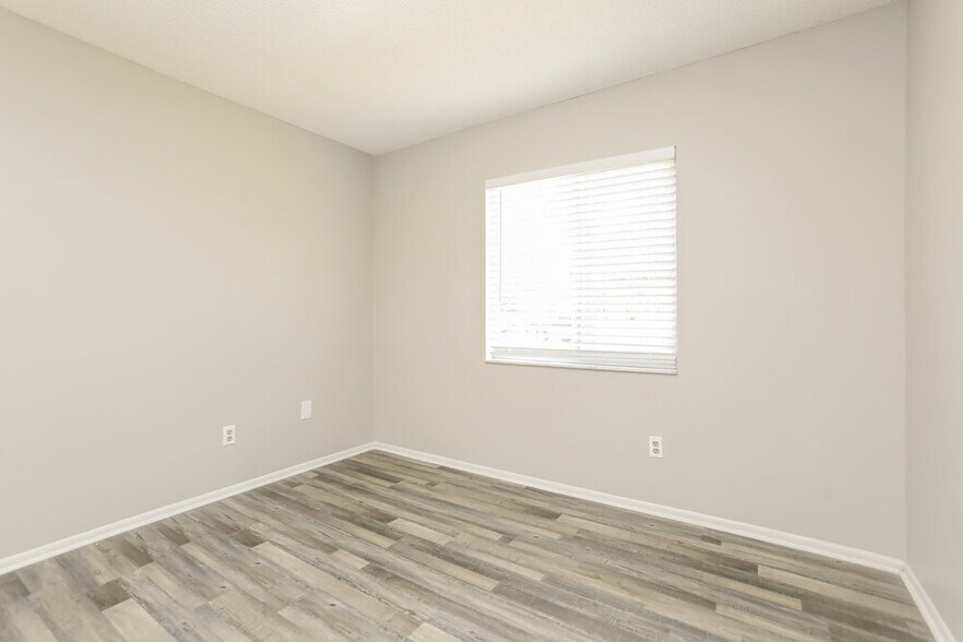 Building Photo - 208 12 League Cir