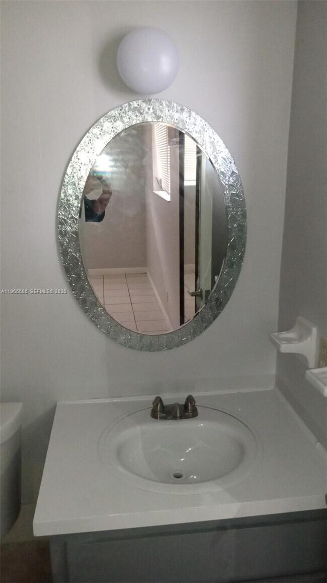 Building Photo - 1855 Cleveland St