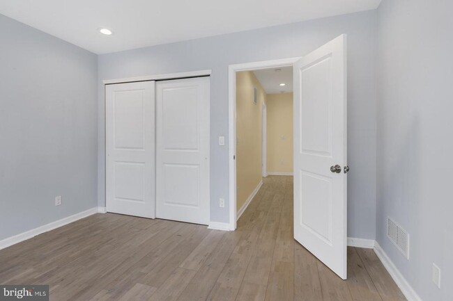 Building Photo - 2124 Sigel St