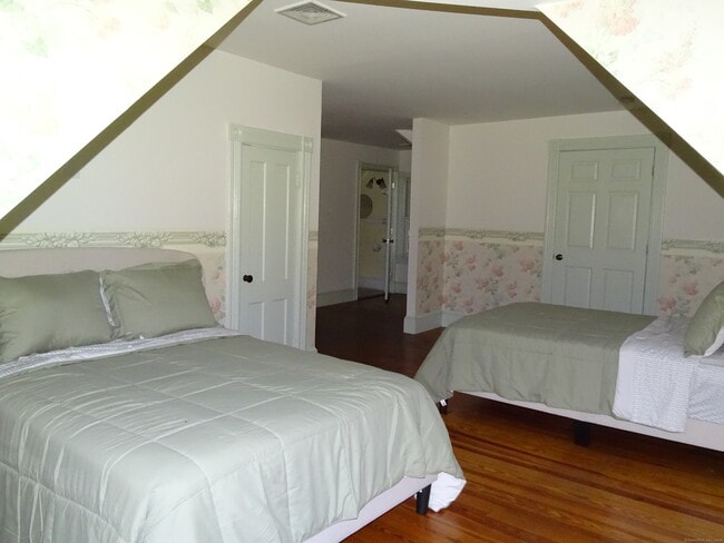 Building Photo - 101 S Main St