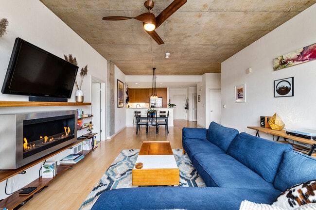 Building Photo - 288 3rd St