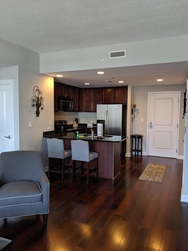 Building Photo - Condo with a View, City that is!