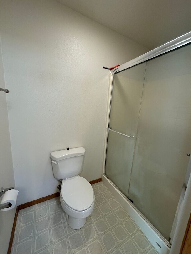 Building Photo - 12950 SW Mayview Way
