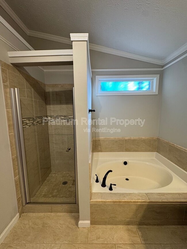 Building Photo - 11080 Crabapple Lake Dr