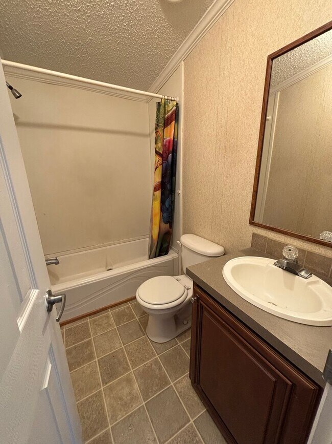 Building Photo - 3 Bedroom Blanchard Home - Just remodeled!