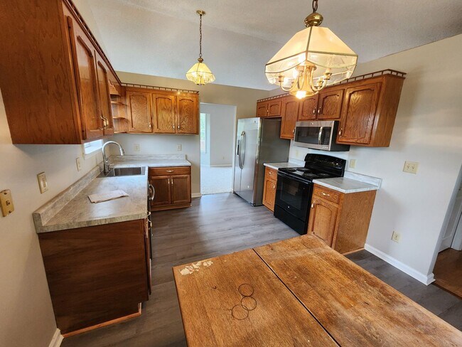 Building Photo - Stunner on Almost 10 Acres on Bear Creek