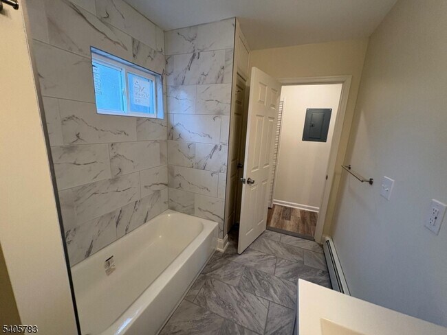 Building Photo - 786 S Main St