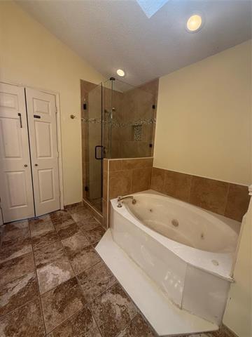 Building Photo - 553 Raintree Cir