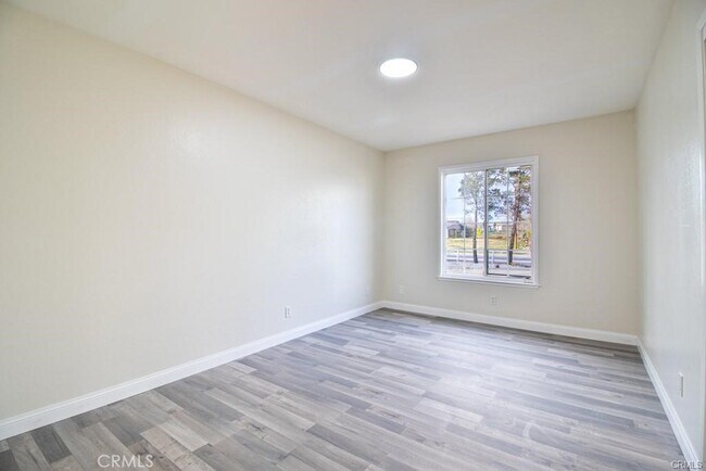 Building Photo - 17433 Sultana St
