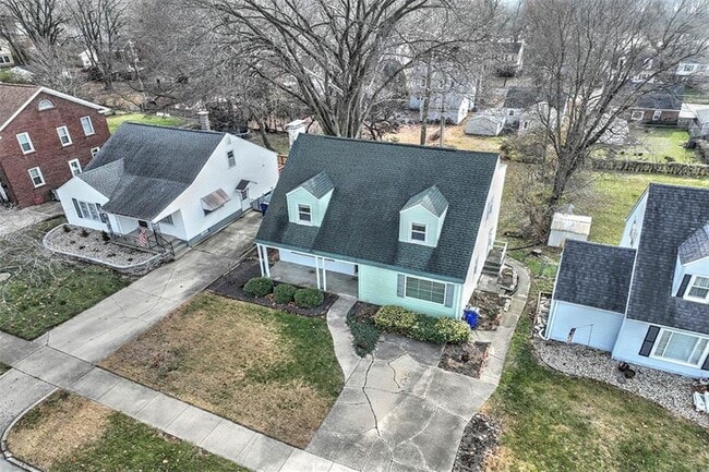 Building Photo - 1567 W Riverview Ave