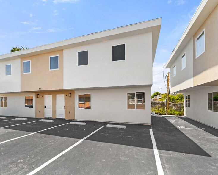 Building Photo - 1031 W 91st St