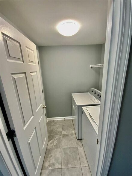 Building Photo - 294 SW Bass