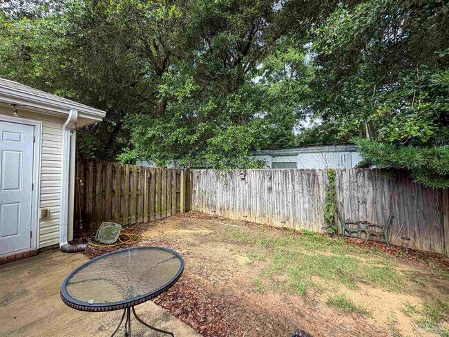 Building Photo - 8005 Stonebrook Dr