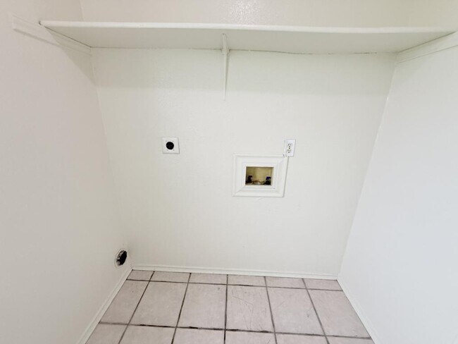 Building Photo - 1210 Industrial Apt C