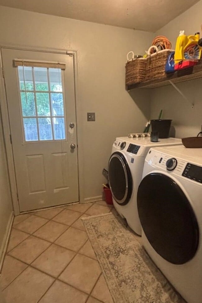 Building Photo - 1989 Gina Dr