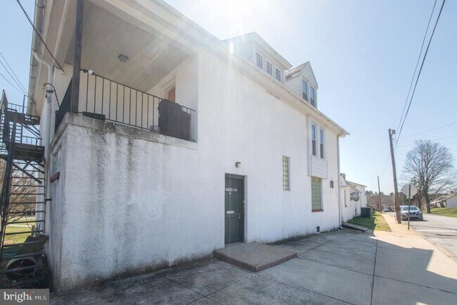 Building Photo - 401 W Washington St