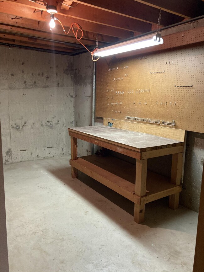 Building Photo - 7190 Los Verdes Dr