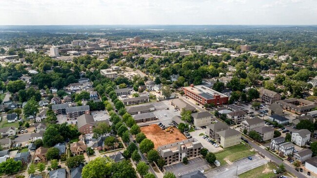 Building Photo - Available August 2026 – 5BR/5.5BA Luxury Townhome Near UA & Bryant Denny Stadium