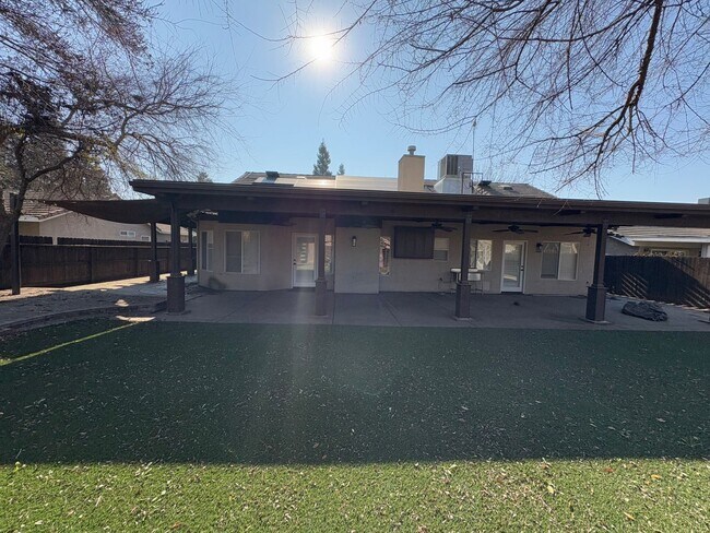 Building Photo - NW Visalia home available coming soon!