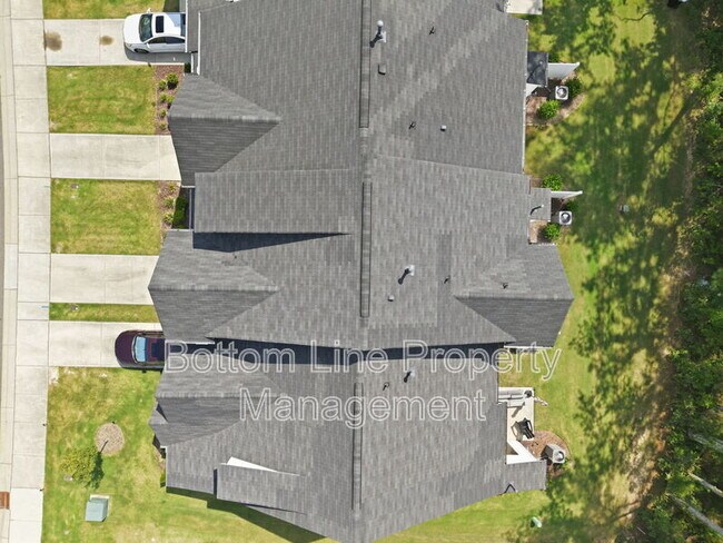Building Photo - 739 Putney Hl Rd