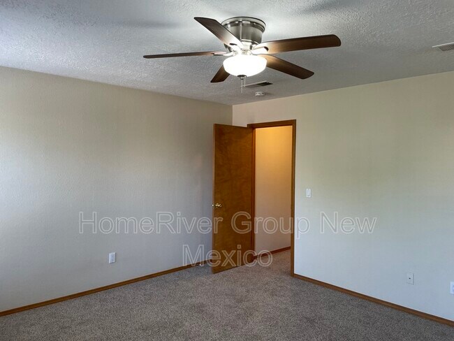 Building Photo - 2205 Sunstone Dr NW