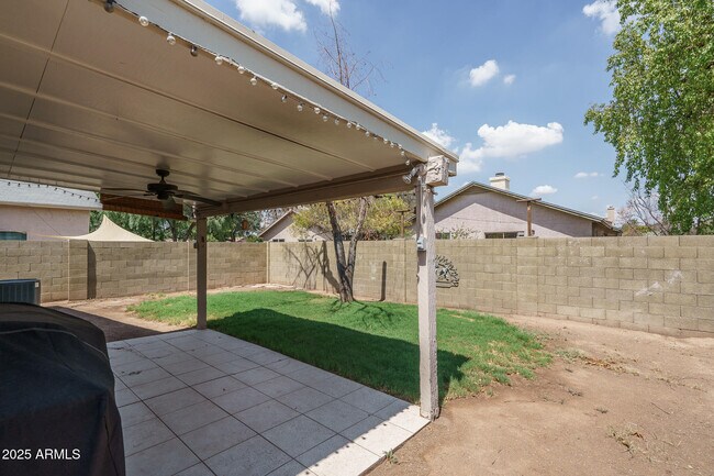 Building Photo - 6450 W Lawrence Ln