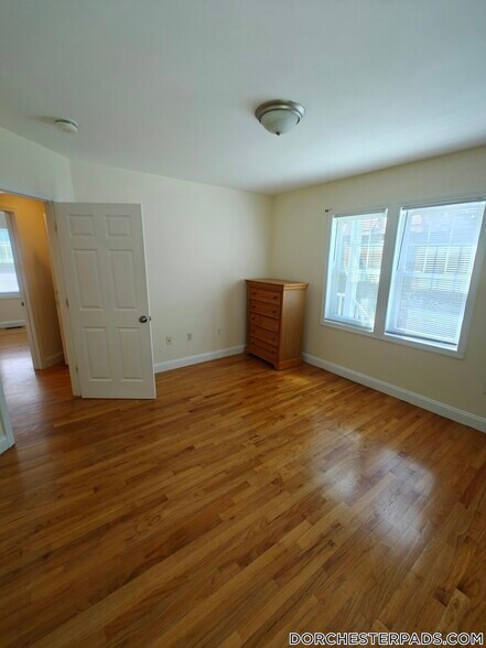 Building Photo - 17 Tremlett St
