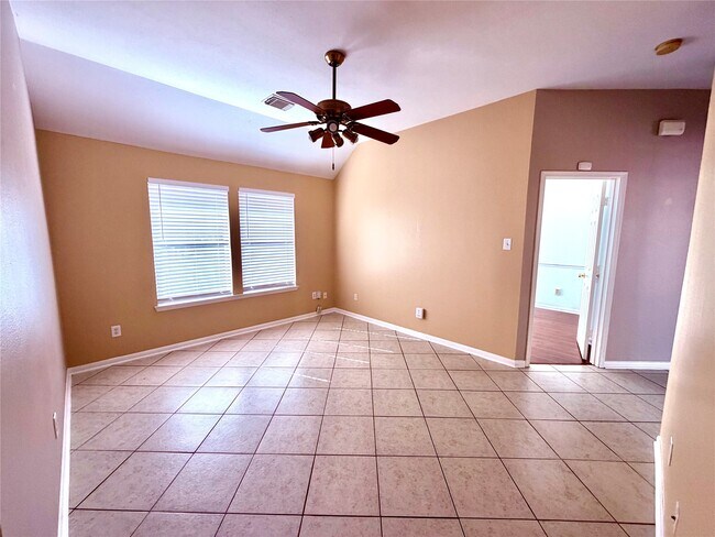 Building Photo - 1723 Wind Trace Cove