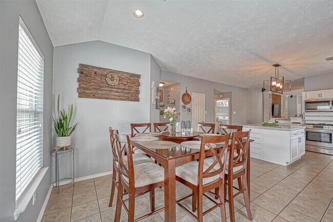 Building Photo - 22210 Bellow Glen Dr