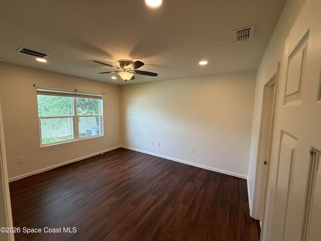 Building Photo - 1070 Swiss Pointe Ln