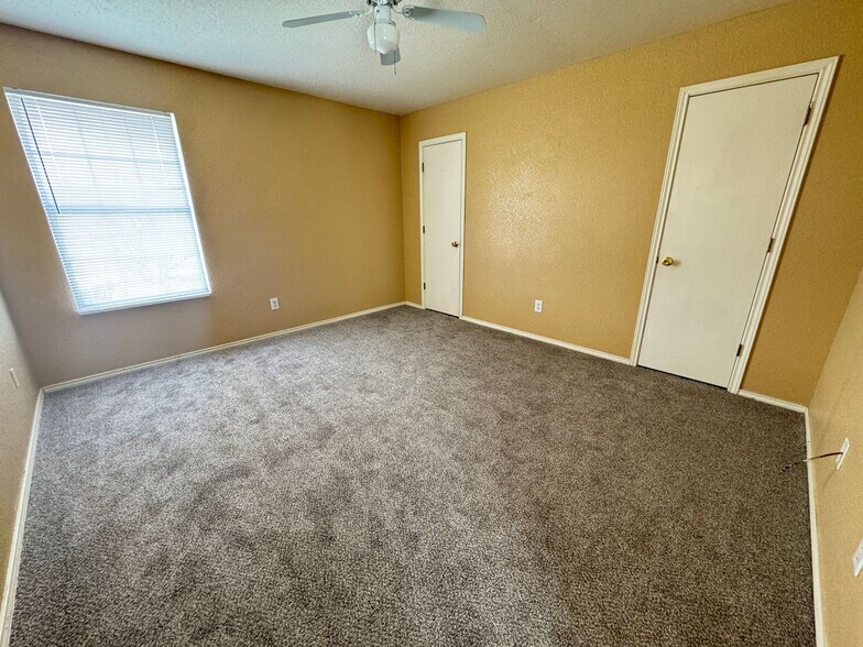 Building Photo - 4505 Deek Dr