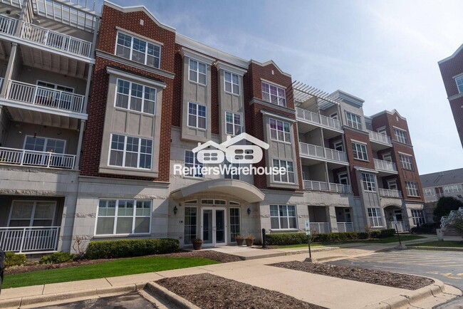 Building Photo - 3872 S Lake Dr