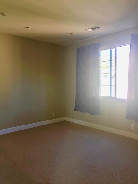 Building Photo - 1061 Pearl Terrace