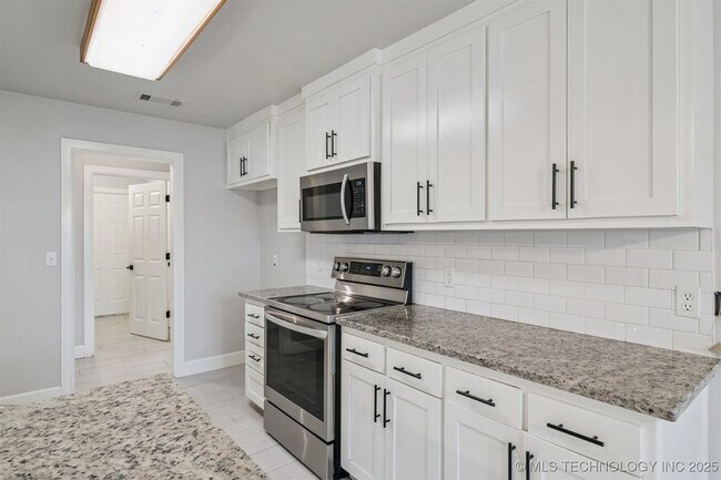 Building Photo - 7922 N 125th E Ave