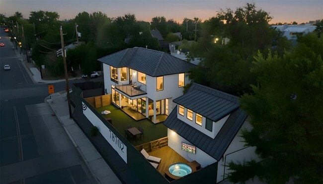 Building Photo - 1901 Hamilton Ave