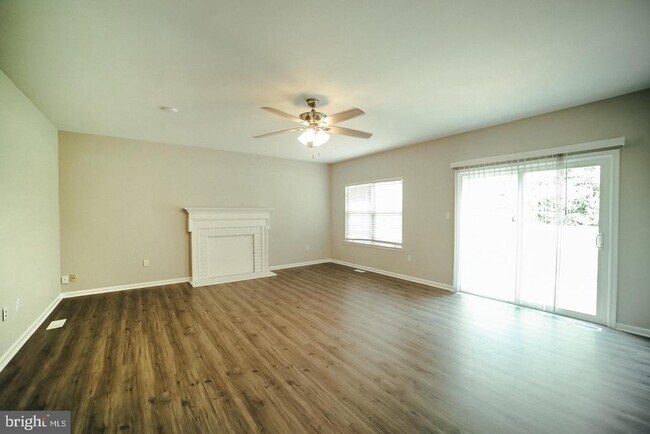 Building Photo - 5702 Cambridge Dr